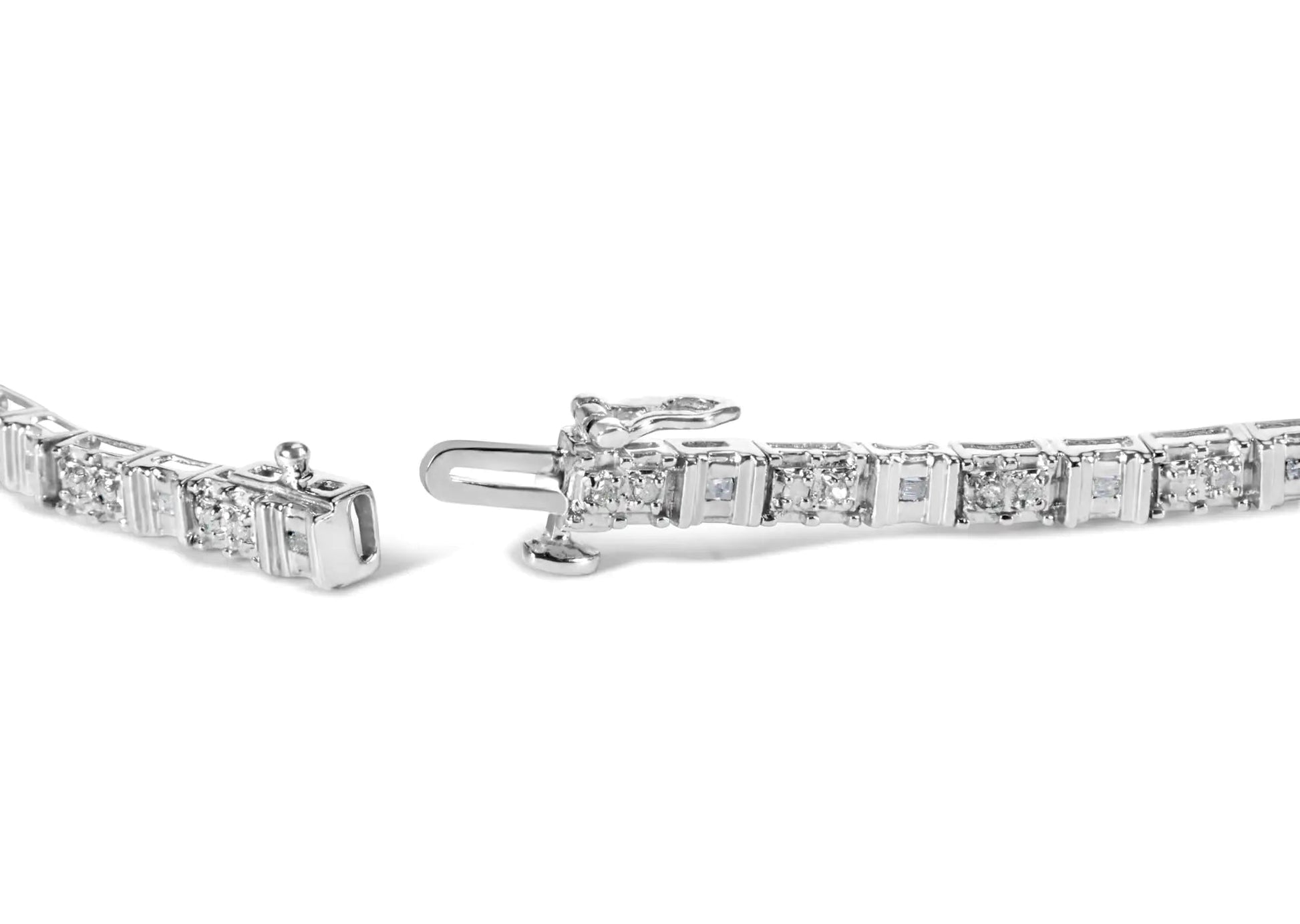 10K White Gold 1/2 Cttw Round and Channel Set Baguette Diamond Alternating Link 7" Bracelet (H - I Color, I2 - I3 Clarity) - Rieworkes