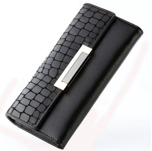 Genuine Leather Women's Wallet: Large Capacity, 3 Fold, Luxury Snake Skin Design in Black